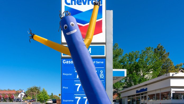 White House Attempts To Distract From High Gas Prices By Putting Up Wacky Inflatable Tube Men In Front Of Price Signs￼
